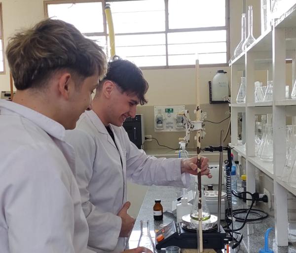 Formación de alumnos en análisis de agua y efluentes